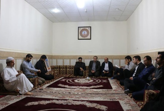 دیدار رییس دانشگاه شهرداری اهواز با خانواده شهید جاسم نوری