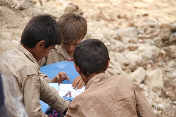 شادی هدیه کانون به کودکان مناطق محروم روستایی بخش سوسن