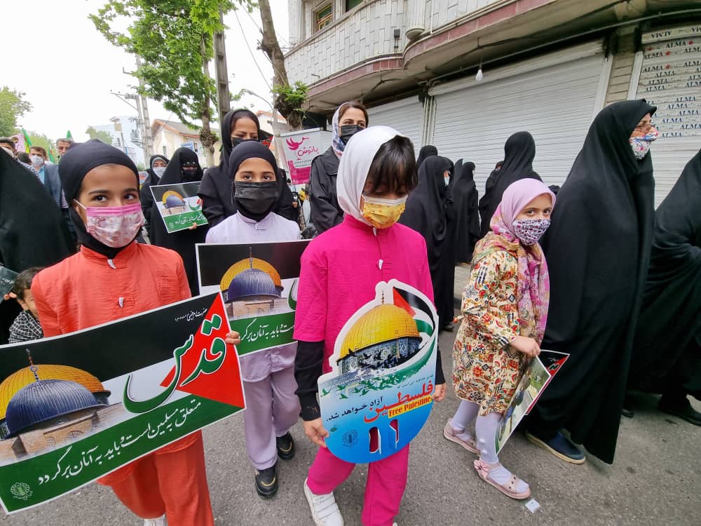 راهپیمایی روز قدس همزمان با آخرین جمعه ماه مبارک رمضان در لنگرود با حضور جمعی از مسئولان و مردم این شهر برگزار شد