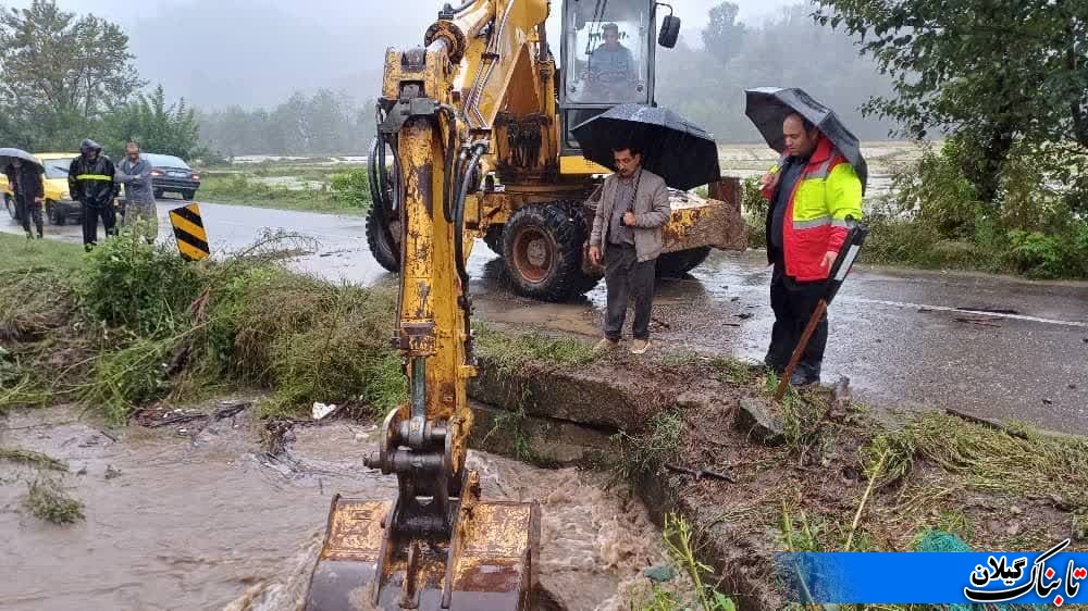 گزارش تصویری از حضورمهندس اسکندری شهردار اطاقوراز سیلاب اطاقوروحضورهمه جانبه پرسنل زحمتکش شهرداری