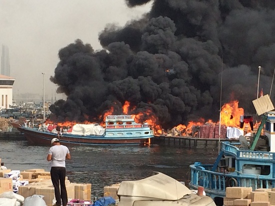 آتش سوزی لنج بوشهری در اسکله دبی آتش سوزی لنج بوشهری در اسکله دبی