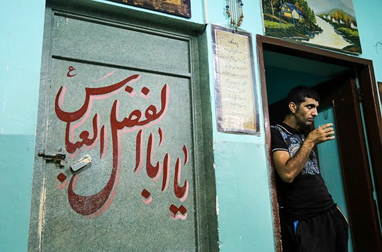 تصاویر مراسم عزاداری حسینی در کمپ ترک اعتیاد اهواز