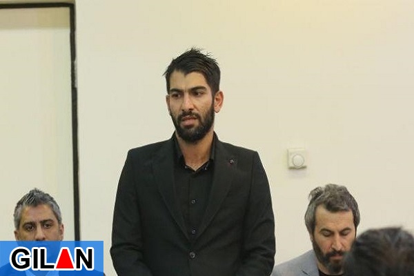 من پیامی از فرماندار انزلی دارم که میخواست به من بازیکن تحمیل کند!؛ حتما چیزی رد و بدل میشد که این فرماندار کلی زور میزد که قرارداد بازیکن موردنظرش بسته شود! / وقتی که کارشان را انجام ندادم همهشان با من دشمن شدند! / من یک چیزهایی را در انزلی دیدم که در کل عمر فوتبالی خودم ندیده بودم! / با من تماس میگرفتند و میگفتند بازیکن موردنظر ما را جذب کن و اگر به حرفشان گوش نمیکردم برایم حرف درست میکردند که این آقا شرطبند است، قمارباز است، دیسکو دارد و…! من پیامی از فرماندار انزلی دارم که میخواست به من بازیکن تحمیل کند!؛ حتما چیزی رد و بدل میشد که این فرماندار کلی زور میزد که قرارداد بازیکن موردنظرش بسته شود! / وقتی که کارشان را انجام ندادم همهشان با من دشمن شدند! / من یک چیزهایی را در انزلی دیدم که در کل عمر فوتبالی خودم ندیده بودم! / با من تماس میگرفتند و میگفتند بازیکن موردنظر ما را جذب کن و اگر به حرفشان گوش نمیکردم برایم حرف درست میکردند که این آقا شرطبند است، قمارباز است، دیسکو دارد و…!