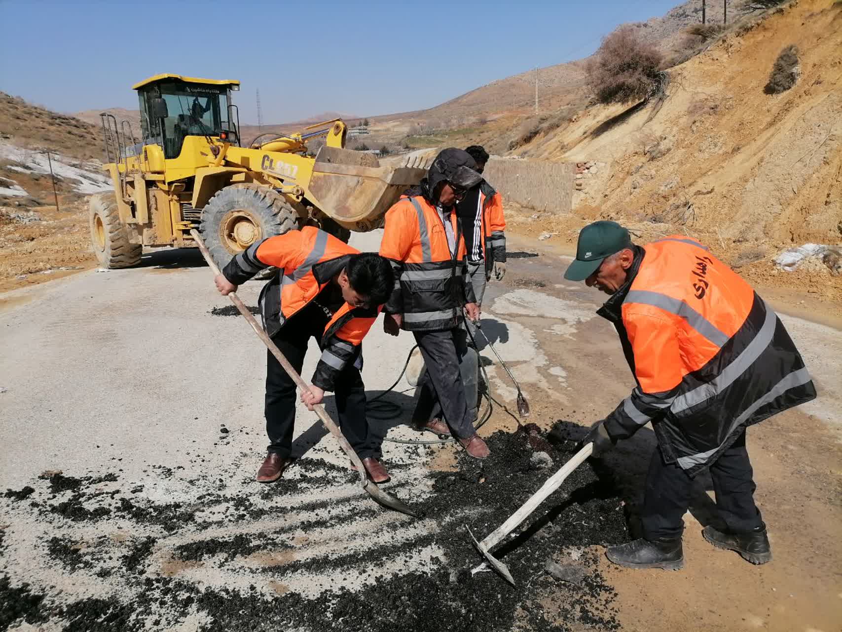 آماده سازی جادههای شهرستان مارگون برای تردد مسافران نوروزی آماده سازی جادههای شهرستان مارگون برای تردد مسافران نوروزی
