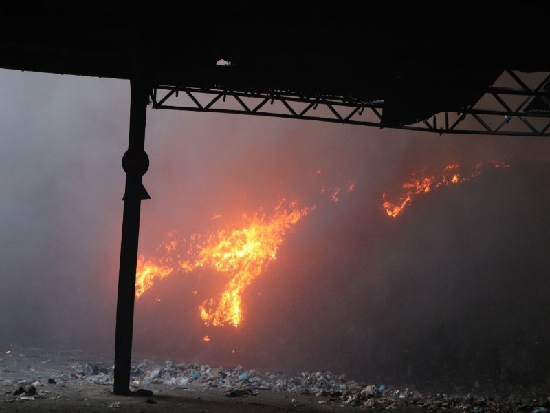 شهرداری کرمانشاه در مهار آتش سوزی سایت بازیافت خوب عمل کرد