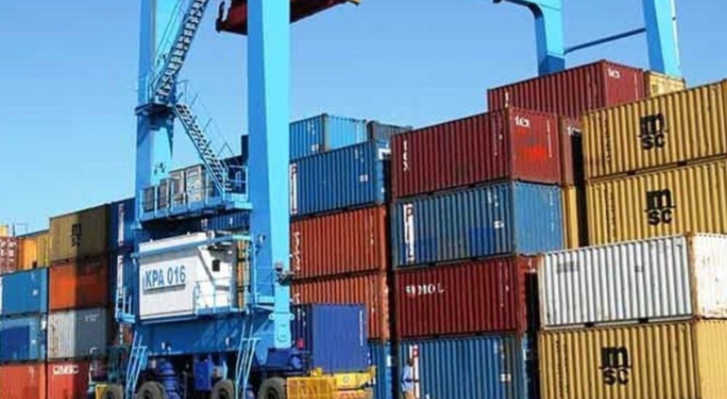 آخرین وضعیت بارگیری کانتینرها در بنادر بوشهر/ ۶۰۰ لنج تجاری ساماندهی نشده‌اند