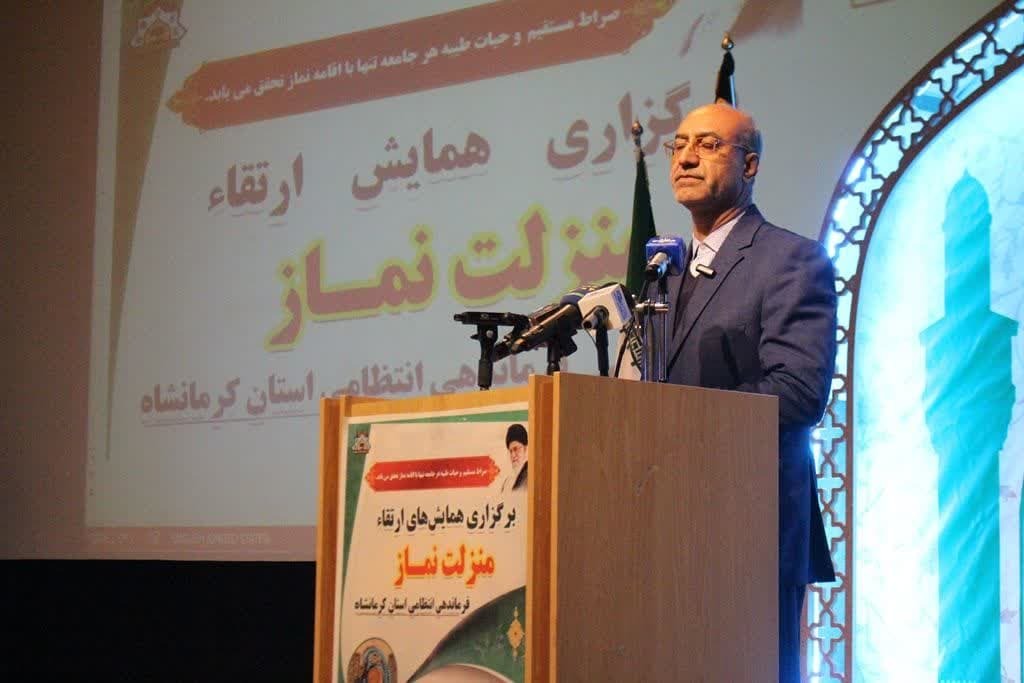 صلابت و اقتدار جمهوری اسلامی پایههای استکبار را به لرزه درآورده است/ نماز زیباترین حالت عبودیت انسان است