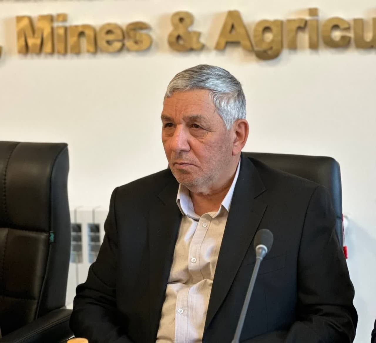 سال گذشته در حق کشت جو بی مهری شد/ امنیت غذایی مسأله اصلی کشور است