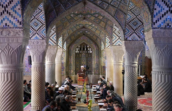 گزارش تصویری ضیافت نور در نصیرالملک: تلاوت و تفسیر قرآن در ماه رمضان گزارش تصویری ضیافت نور در نصیرالملک: تلاوت و تفسیر قرآن در ماه رمضان