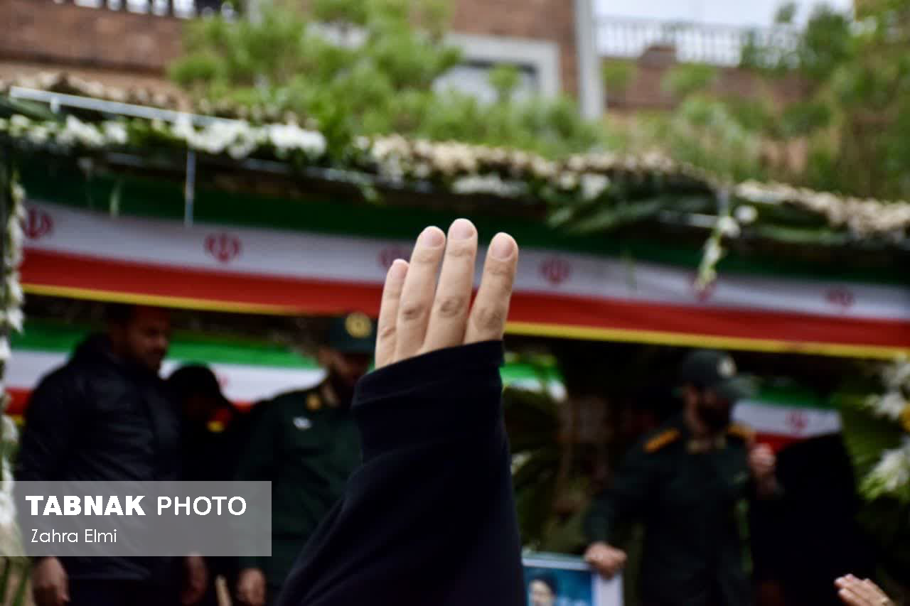 تصاویر / تشییع باشکوه شهدای خدمت در تبریز تصاویر / تشییع باشکوه شهدای خدمت در تبریز