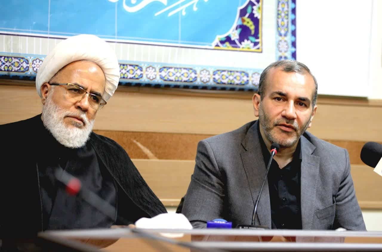 هفته کتاب و کتابخوانی، فرصتی برای توجه و پرداختن به جایگاه ارزشمند و بیبدیل کتاب و کتابخوانی است هفته کتاب و کتابخوانی، فرصتی برای توجه و پرداختن به جایگاه ارزشمند و بیبدیل کتاب و کتابخوانی است