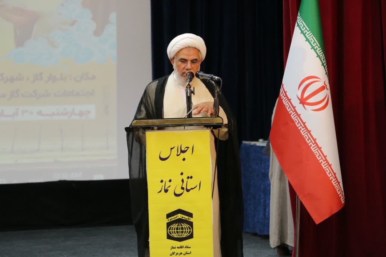 فرهنگ نماز از طریق هنر به نسل جوان منتقل شود