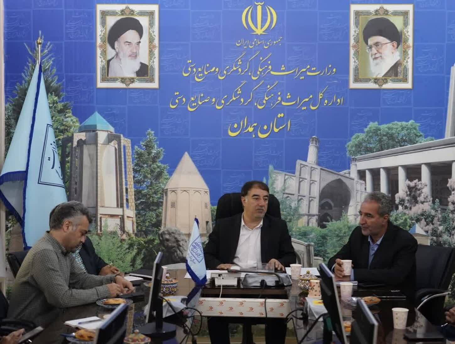 تقویم رنگی هفته گردشگری در همدان؛ از جشن جهانی انگور تا مهر ورکانه تقویم رنگی هفته گردشگری در همدان؛ از جشن جهانی انگور تا مهر ورکانه