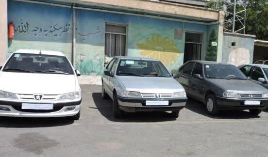 توقيف 3 دستگاه خودروي شوتي و کشف 8 ميليارد ريال کالاي قاچاق در اراک توقيف 3 دستگاه خودروي شوتي و کشف 8 ميليارد ريال کالاي قاچاق در اراک