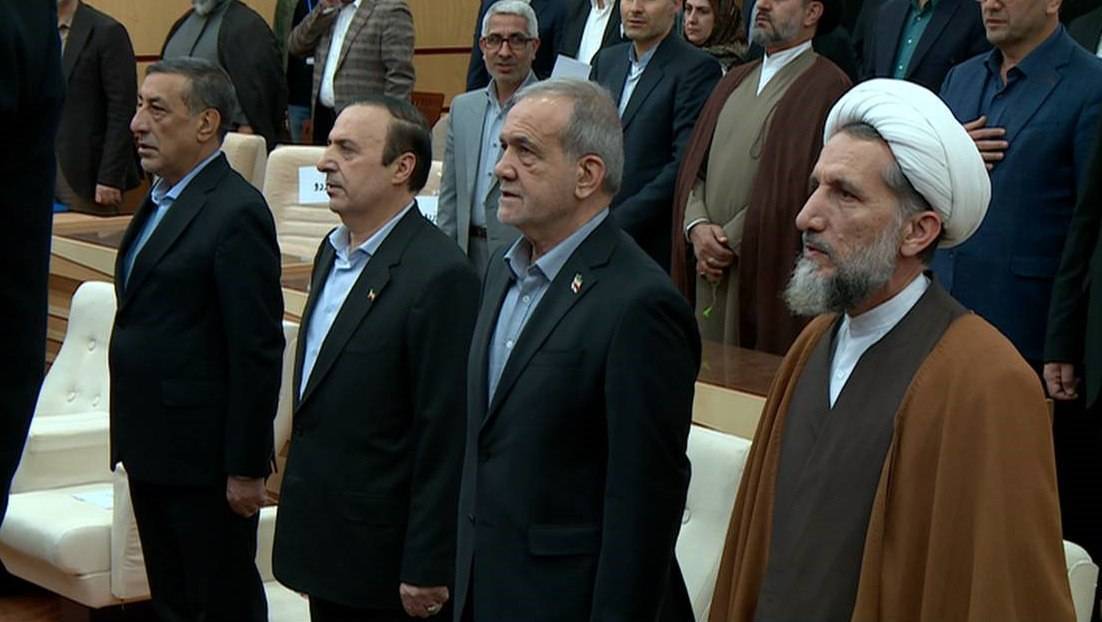 انتقال آب از خلیج فارس منطقی نیست/ مشکلات کشور ناشی از فاصله میان ادعا و عمل است! انتقال آب از خلیج فارس منطقی نیست/ مشکلات کشور ناشی از فاصله میان ادعا و عمل است!