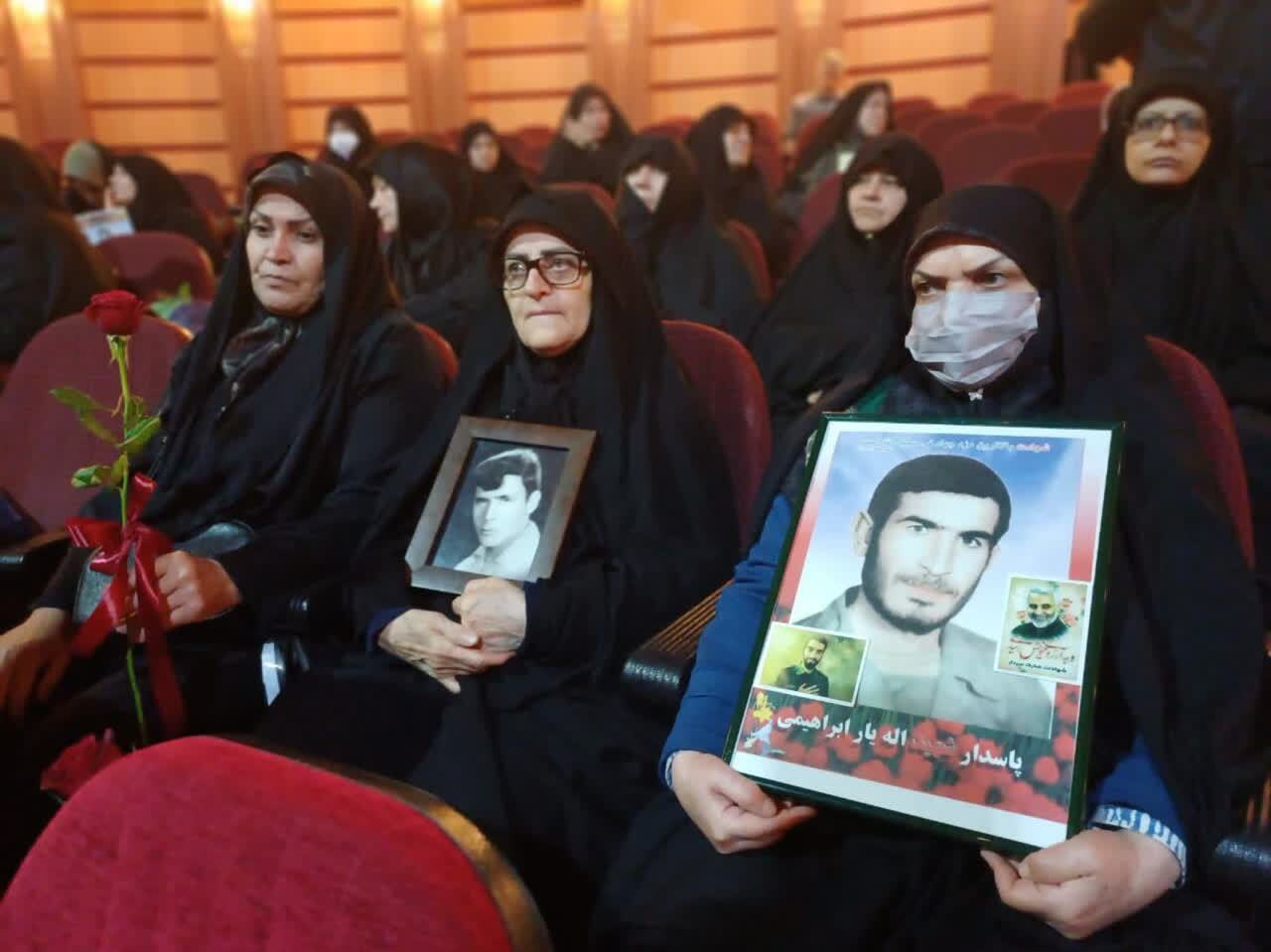 مادران و همسران شهدا ستونهای پایداری این کشورند مادران و همسران شهدا ستونهای پایداری این کشورند