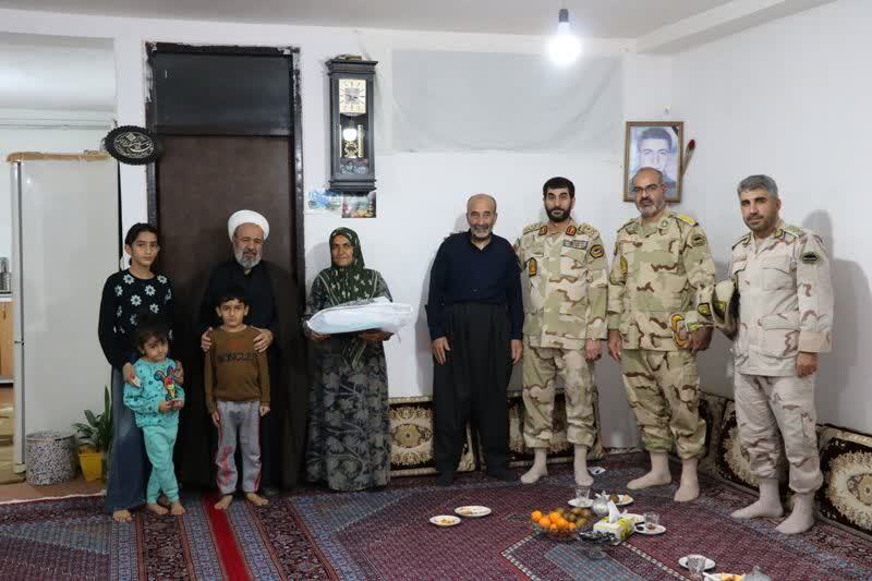 فرمانده مرزبانی کردستان با مادران شهدا دیدار کرد/ تجلیل از صبر و نقشآفرینی مادران در تربیت شهیدان + تصویر فرمانده مرزبانی کردستان با مادران شهدا دیدار کرد/ تجلیل از صبر و نقشآفرینی مادران در تربیت شهیدان + تصویر