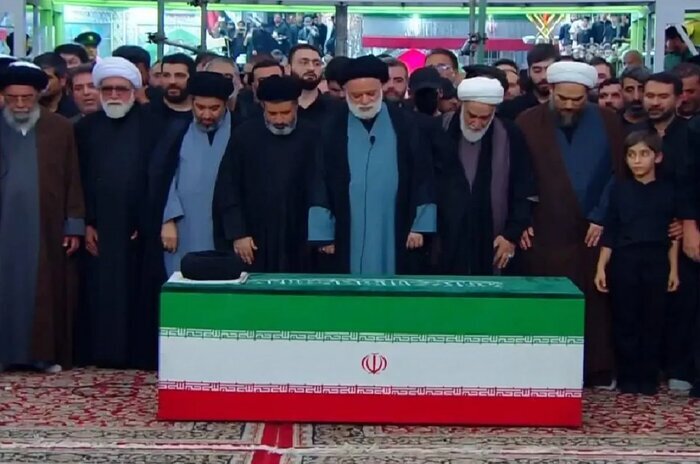 وداع تاریخی مردم با «آقای شهید ایران» در مشهد/ حسرتی که تا ابد بر دل‌ها ماند + فیلم