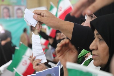 دیدار مردمی رییس جمهور با مردم ایلام